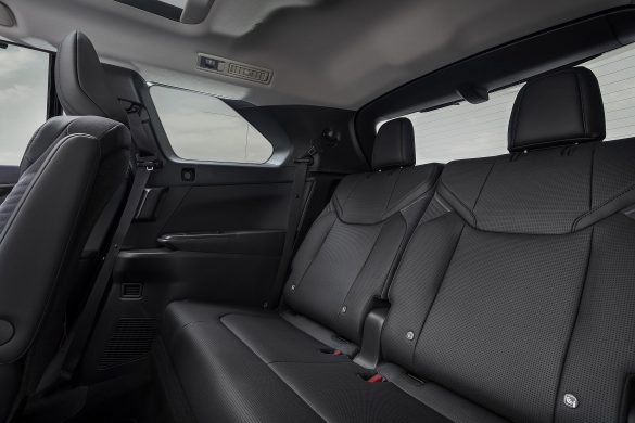 De Lexus TZ is een nieuwe elektrische SUV met zes zitplaatsen, 95,82 kWh accu, tot 530 km WLTP en levering in Nederland vanaf begin 2027.