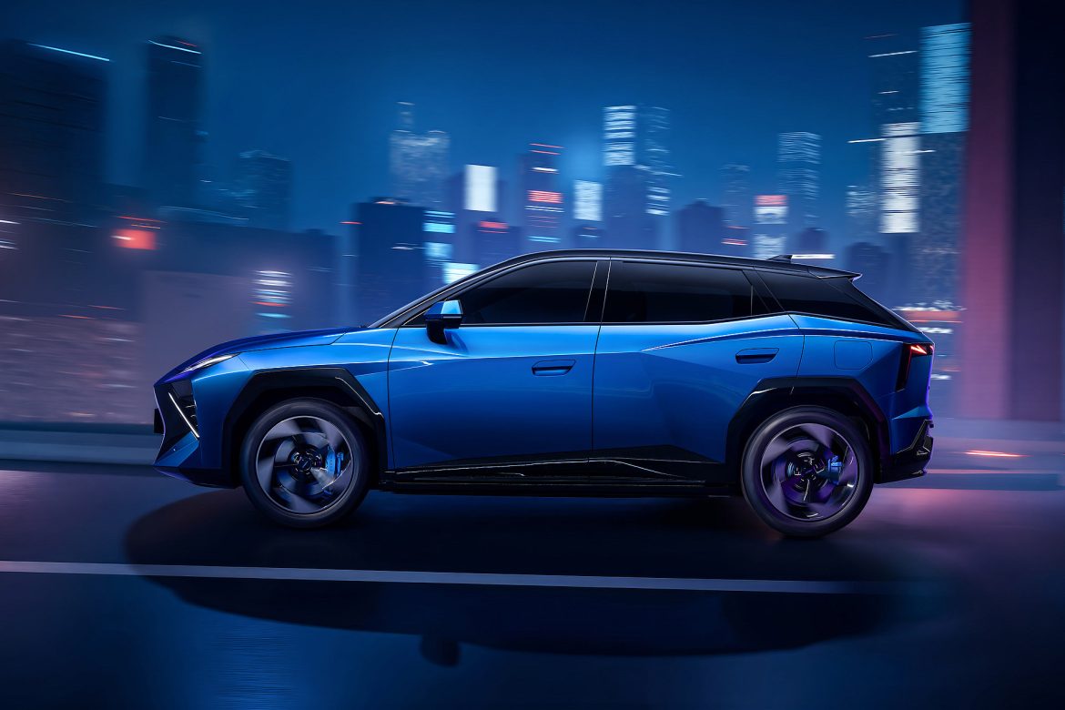 De Omoda 4 - een compacte SUV - komt in 2027 naar Nederland met elektrische aandrijving en een accu tot 67 kWh.