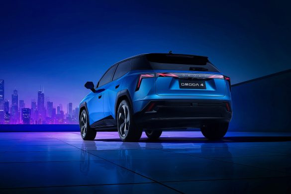 De Omoda 4 - een compacte SUV - komt in 2027 naar Nederland met elektrische aandrijving en een accu tot 67 kWh.