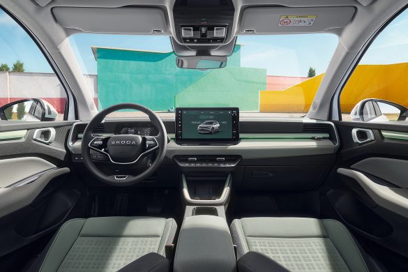 De Škoda Epiq is in Nederland te bestellen vanaf € 26.990. De compacte elektrische SUV komt onder de Elroq en wordt medio september 2026 geleverd.