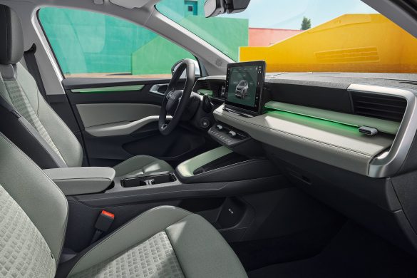 De Škoda Epiq is in Nederland te bestellen vanaf € 26.990. De compacte elektrische SUV komt onder de Elroq en wordt medio september 2026 geleverd.