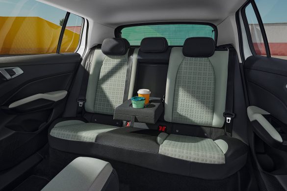 De Škoda Epiq is in Nederland te bestellen vanaf € 26.990. De compacte elektrische SUV komt onder de Elroq en wordt medio september 2026 geleverd.