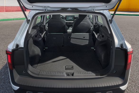 De Škoda Epiq is in Nederland te bestellen vanaf € 26.990. De compacte elektrische SUV komt onder de Elroq en wordt medio september 2026 geleverd.