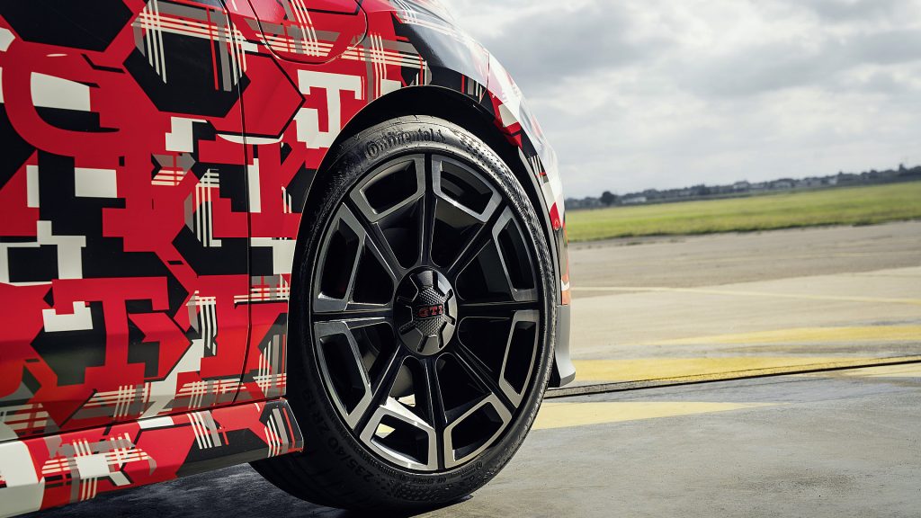 Volkswagen ID. Polo GTI krijgt 226 pk, 400 km WLTP en 130 kW snelladen. De elektrische GTI volgt begin 2027.