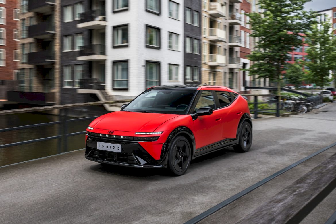 Hyundai IONIQ 3 komt met zes uitvoeringen, twee accu’s en verwachte levering vanaf najaar 2026.