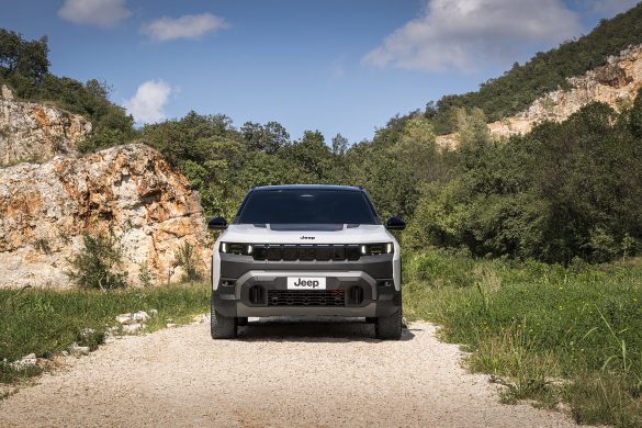 Jeep Compass is nu als Long Range en als elektrische 4xe te bestellen. De Long Range haalt tot 674 km WLTP en start bij € 47.495.