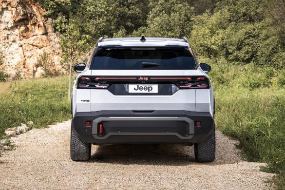 Jeep Compass is nu als Long Range en als elektrische 4xe te bestellen. De Long Range haalt tot 674 km WLTP en start bij € 47.495.
