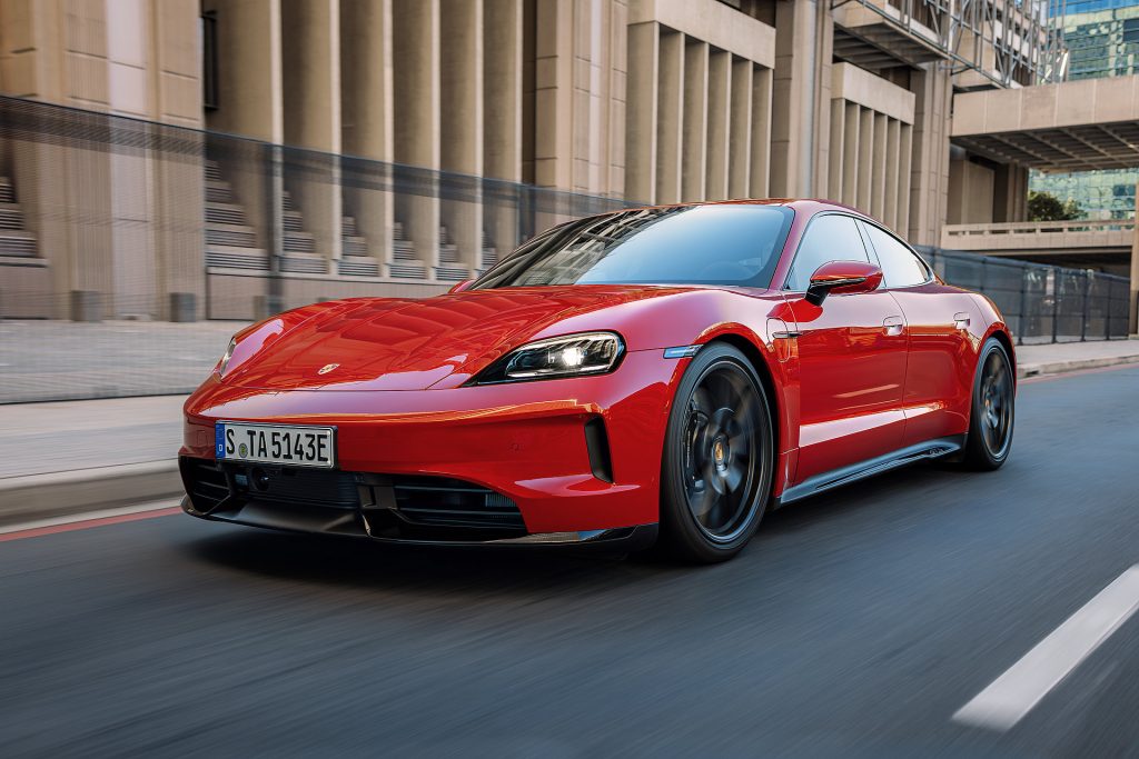 Porsche Taycan 2027 krijgt E-Shift en tot 700 km WLTP. Die actieradius geldt alleen met Performance Battery Plus en speciale banden.