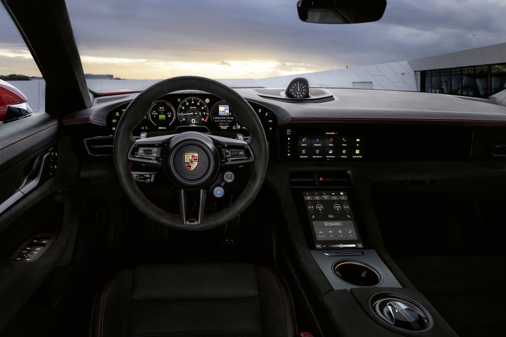 Porsche Taycan 2027 krijgt E-Shift en tot 700 km WLTP. Die actieradius geldt alleen met Performance Battery Plus en speciale banden.