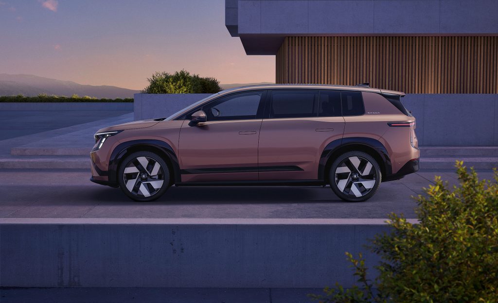 De Škoda Peaq is onthuld en nu te bestellen vanaf € 49.990. De elektrische SUV biedt plaats aan zeven personen en haalt tot 646 kilometer WLTP.