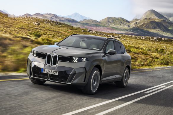 BMW iX5: elektrische SUV met grote accu, snelle laadtijden en vanafprijs van €105.673 in Nederland.