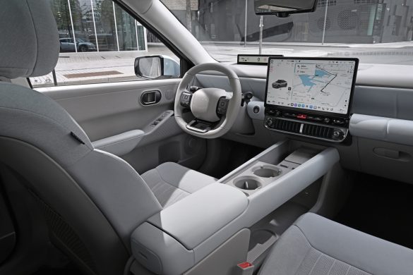 hyundai-ioniq-3-standaard-int3 Hyundai Ioniq 3 krijgt Pleos Connect, Gleo AI en nieuwe interieurdetails. Ook het verschil met de N Line wordt duidelijker.