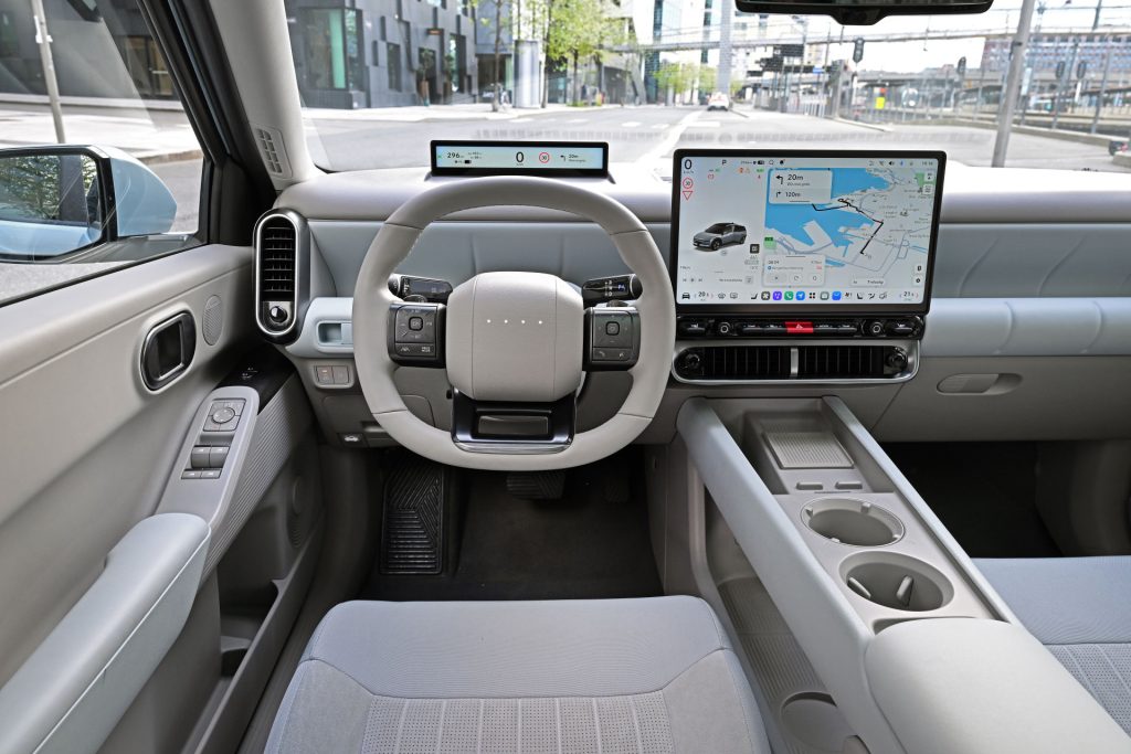 Hyundai Ioniq 3 krijgt Pleos Connect, Gleo AI en nieuwe interieurdetails. Ook het verschil met de N Line wordt duidelijker.