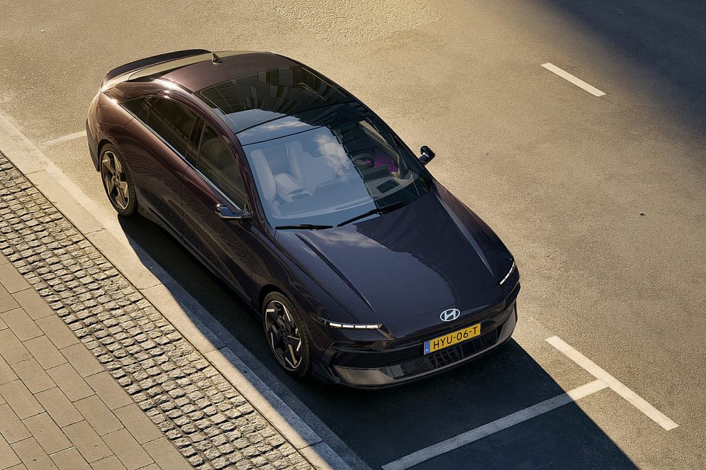 De vernieuwde Hyundai IONIQ 6 krijgt accu’s van 63 en 84 kWh, tot 680 km WLTP-bereik en een Nederlandse vanafprijs van € 42.995.