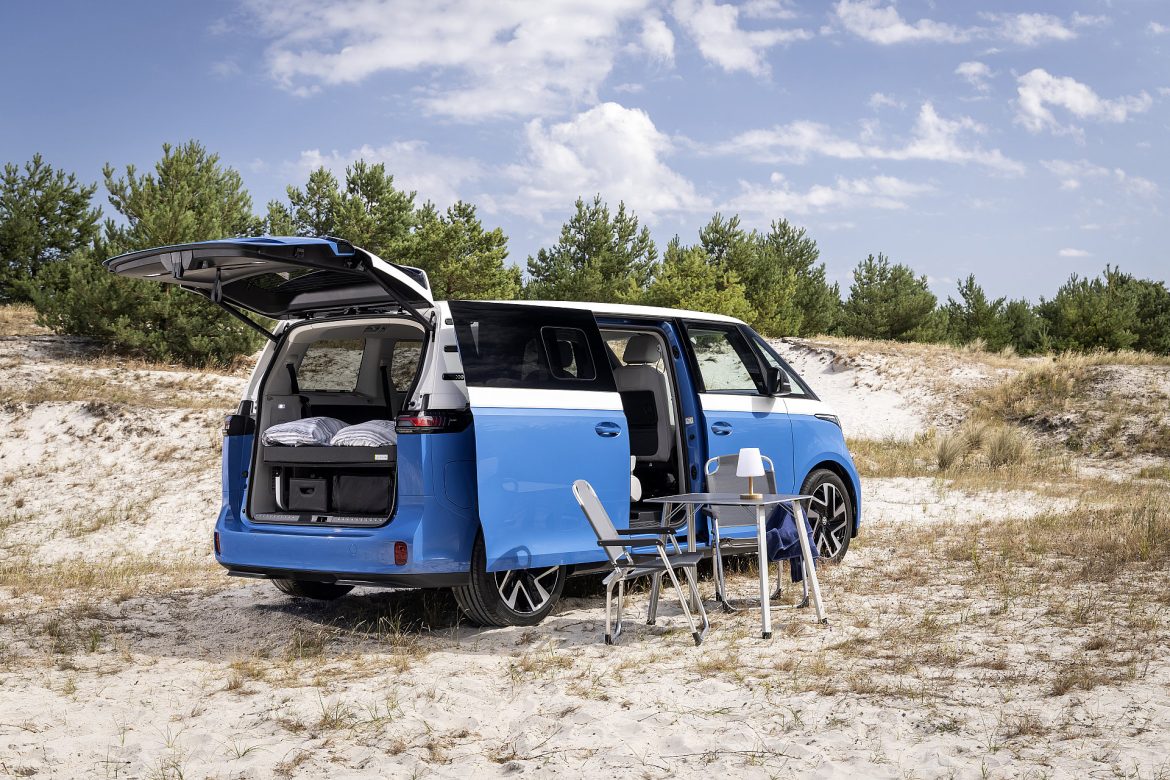 De Volkswagen ID. California Cruise combineert twee slaapplaatsen met V2L, klimaatregeling tot 48 uur en keuze uit twee wielbases.