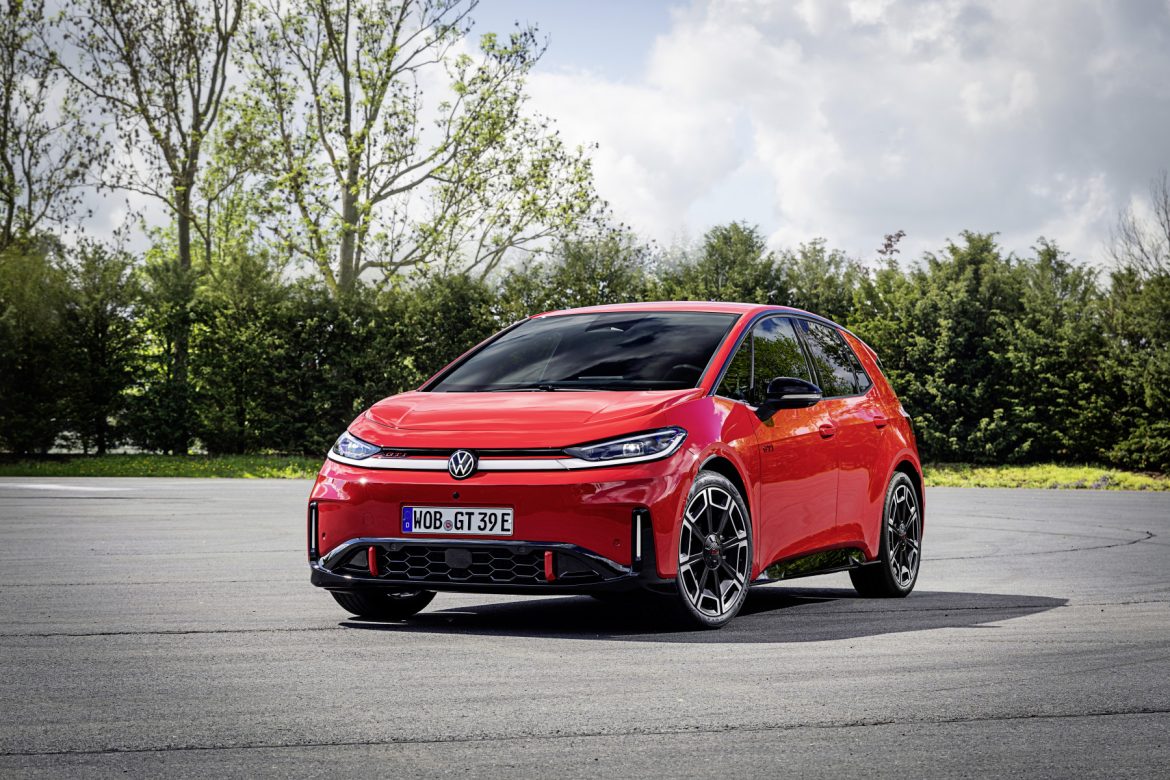 De Volkswagen ID.3 GTI krijgt 326 pk en achterwielaandrijving. Daarmee wijkt de elektrische GTI af van de traditionele GTI-formule.