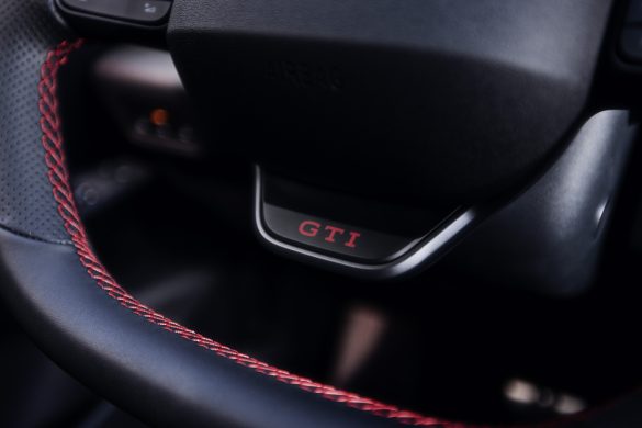 1920_id.3gti32 De Volkswagen ID.3 GTI krijgt 326 pk en achterwielaandrijving. Daarmee wijkt de elektrische GTI af van de traditionele GTI-formule.
