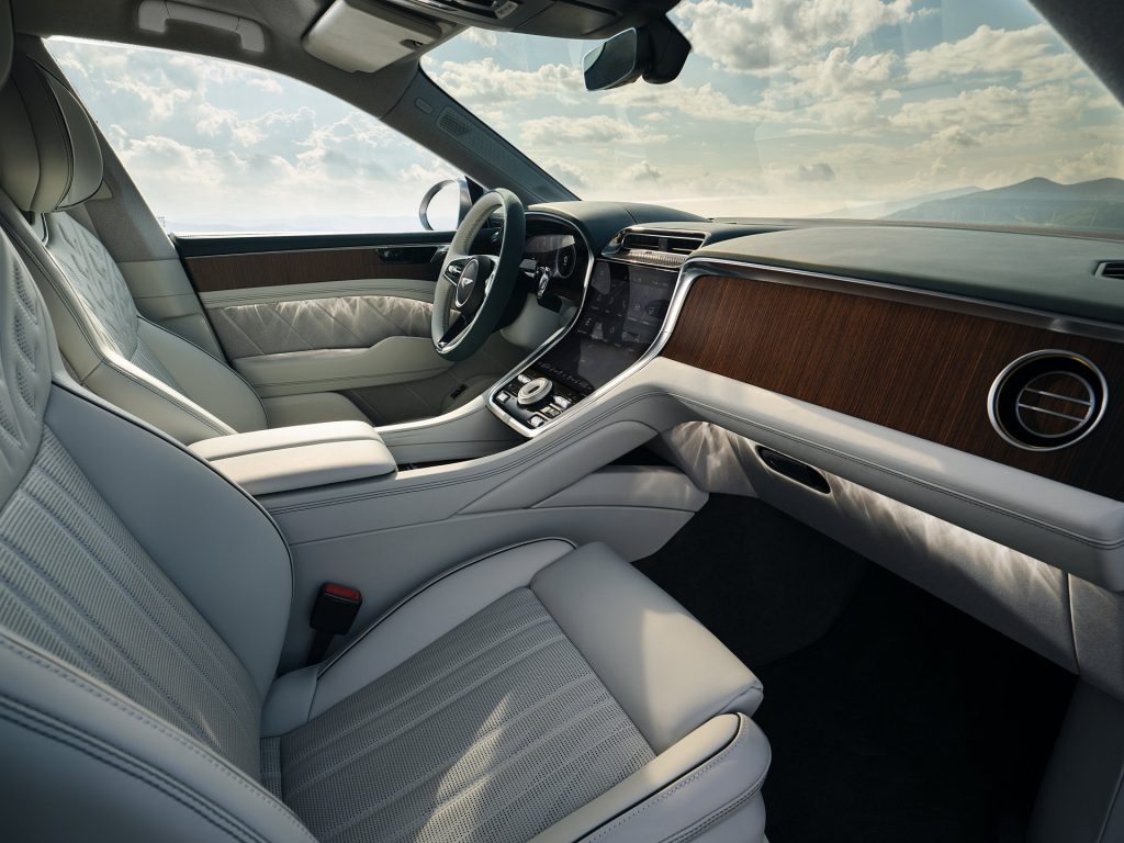 De Bentley Torcal krijgt ruim 850 pk, circa 600 kilometer actieradius en 400 kW snelladen. Toch draait Bentleys eerste EV vooral om comfort en karakter.