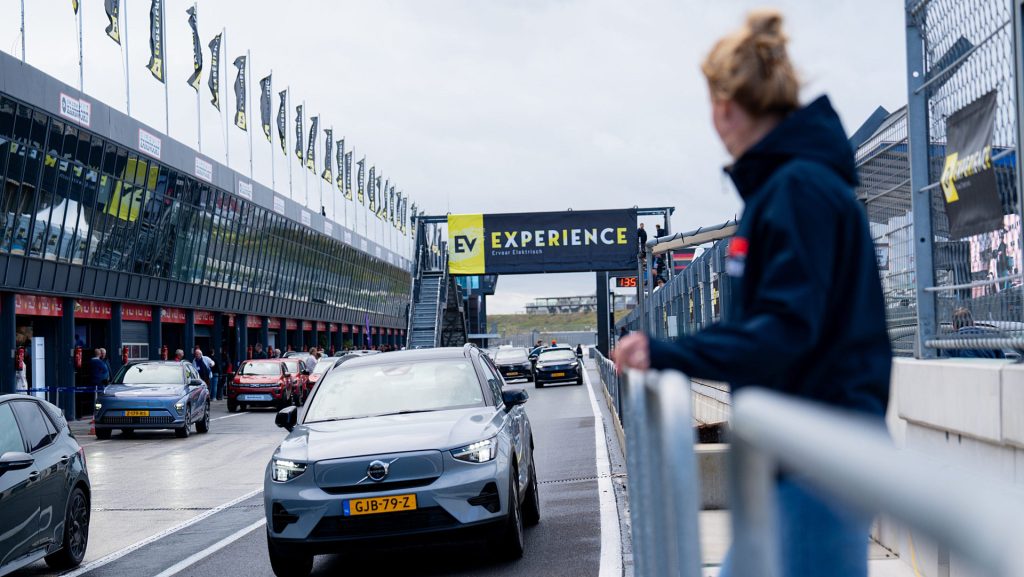 EV Experience 2026 brengt elektrische auto’s, trucks, laadoplossingen en energie samen. Van 24 tot en met 26 september op Circuit Zandvoort.