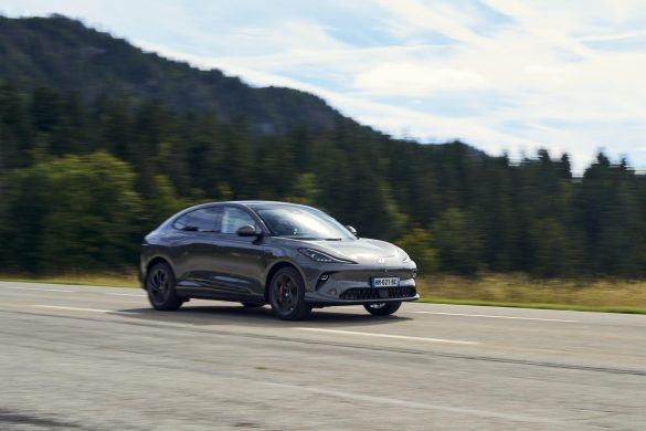 De MG IM5 en IM6 komen naar Nederland vanaf €48.799 en €51.799. Dit zijn de prijzen, uitvoeringen en belangrijkste verschillen tussen beide EV's.