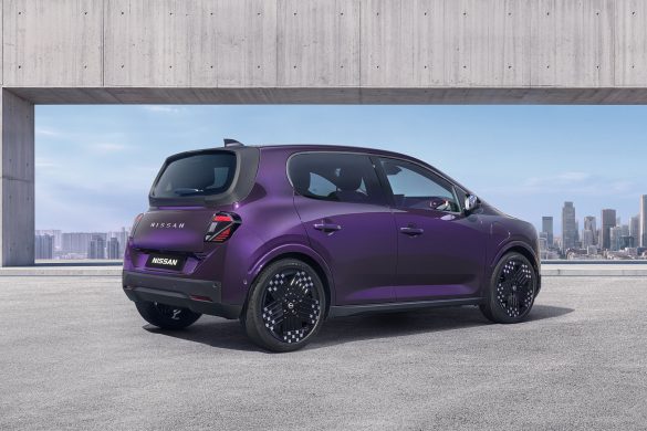 nissan-pixo-2 De Nissan Pixo heeft verschuifbare achterstoelen, gezichtsherkenning en Google Gemini. De kleine EV komt in 2027; een Nederlandse prijs ontbreekt nog.