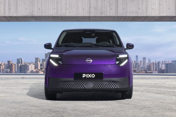 nissan-pixo-3 De Nissan Pixo heeft verschuifbare achterstoelen, gezichtsherkenning en Google Gemini. De kleine EV komt in 2027; een Nederlandse prijs ontbreekt nog.