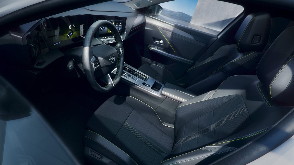 De Opel Astra krijgt in 2027 een GSE Line voor alle aandrijflijnen. Later volgt een elektrische topversie met 280 pk en sportieve afstelling.