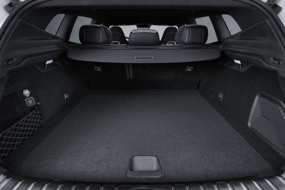 De Polestar 4 krijgt een SUV-variant: de Polestar 4 SUV, met max. 1.665 liter bagageruimte en 630 kilometer actieradius. Hij kost vanaf € 55.800.