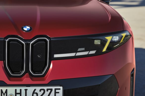 bmw-ix4-m2 Een sportievere uitvoering van de iX4 komt er ook. Hieronder alvast een aantal foto's van de nieuwe BMW iX4 M60 xDrive, die met 612 pk en enkele specifieke M-details een eigen uitstraling krijgt.