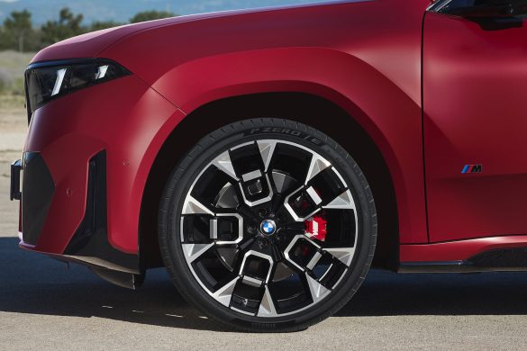bmw-ix4-m5 Een sportievere uitvoering van de iX4 komt er ook. Hieronder alvast een aantal foto's van de nieuwe BMW iX4 M60 xDrive, die met 612 pk en enkele specifieke M-details een eigen uitstraling krijgt.