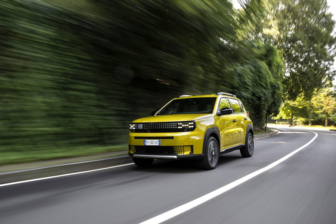 De Fiat Grande Panda Electric krijgt een grotere accu en 400 kilometer WLTP-actieradius. Daarmee wordt de compacte Fiat veelzijdiger voor langere ritten.