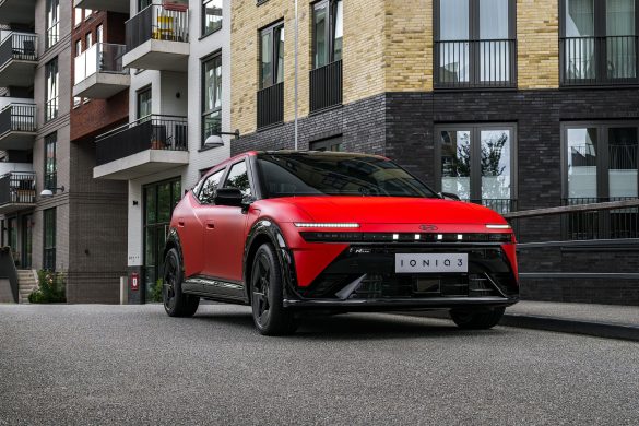 hyundai-ioniq3-ea-2 De Hyundai Ioniq 3 staat nu bij de dealer, beschikbaar voor proefrijden. Door een tijdelijke actie begint de elektrische hatchback in Nederland bij € 27.245.