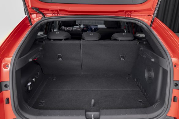 hyundai-ioniq3-ea-6 De Hyundai Ioniq 3 staat nu bij de dealer, beschikbaar voor proefrijden. Door een tijdelijke actie begint de elektrische hatchback in Nederland bij € 27.245.
