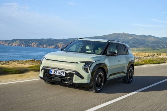 kia-ev3 De Mercedes-Benz CLA is Zakenauto van het Jaar 2027. De Kia EV3 eindigt als tweede in de verkiezing en de Skoda Elroq wordt derde.