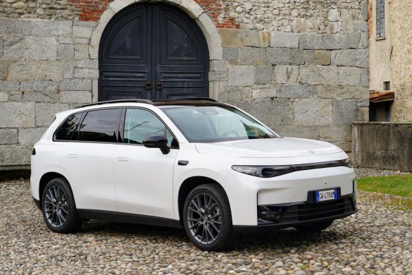 leapmotor-c10-2027-1 De Leapmotor C10 krijgt voor 2027 meer actieradius, sneller laden, draadloze CarPlay en Android Auto. De AWD levert juist wat vermogen in.