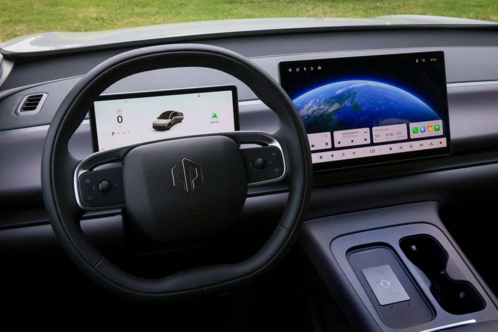 De Leapmotor C10 krijgt voor 2027 meer actieradius, sneller laden, draadloze CarPlay en Android Auto. De AWD levert juist wat vermogen in.