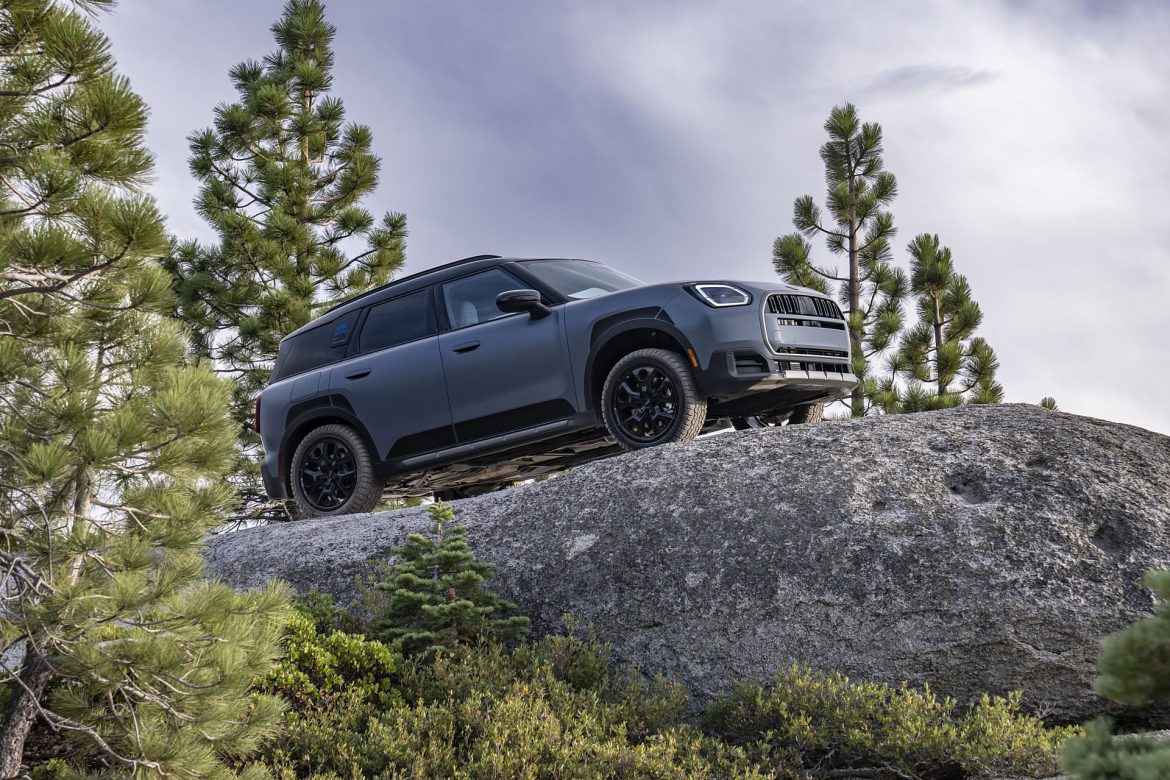 De Mini Countryman Untamed krijgt terreinbanden en een stoerder uiterlijk. Maar hoeveel avontuurlijker is deze elektrische, stoer ogende Untamed eigenlijk?