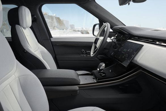 range-rover-sport-electric-int2 De Range Rover Sport Electric is € 40.193 goedkoper dan de Range Rover Electric. Toch zijn accu, laadtechniek, breedte en wielbasis gelijk.